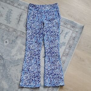 Lilly Pulitzer Girls UPF 50+ Luxletic Leggings "Blue Twisted Up" SzL (8-10)